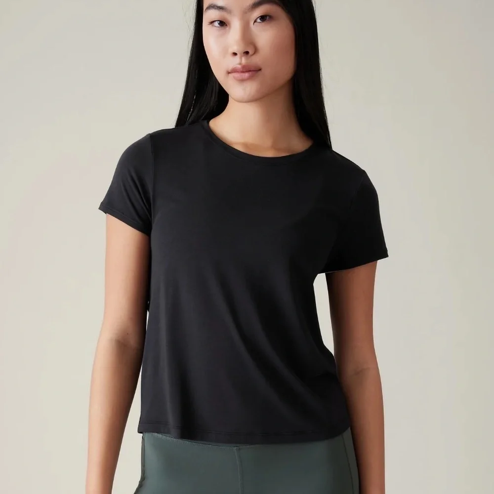 🇪🇸🐠Athleta Air Out Cinch Tee shirt black small